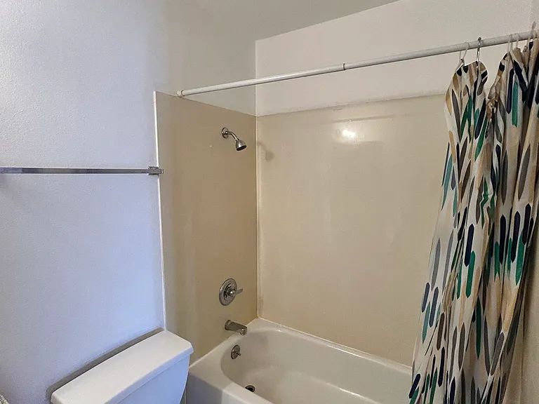 Bathroom (Second bedroom)