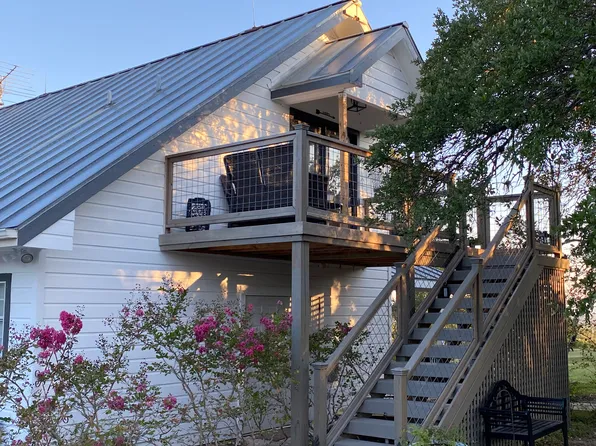 410 Redfield Rd, Bergheim, TX 78004