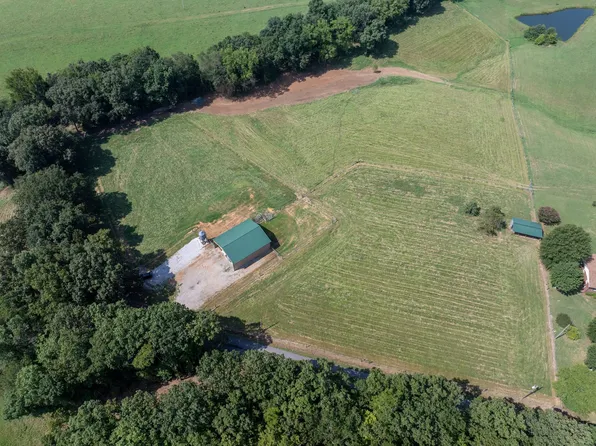 568 Tidwell Rd, Bon Aqua, TN 37025