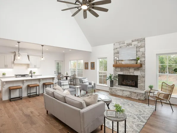 240 Goose Creek Cir, Soddy Daisy, TN 37379