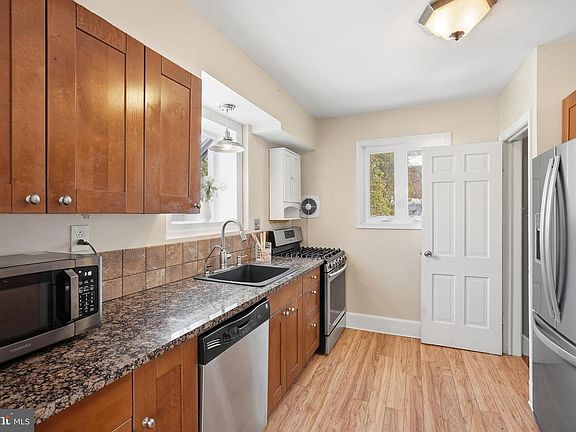 2nd image of 5820 Woodland Dr