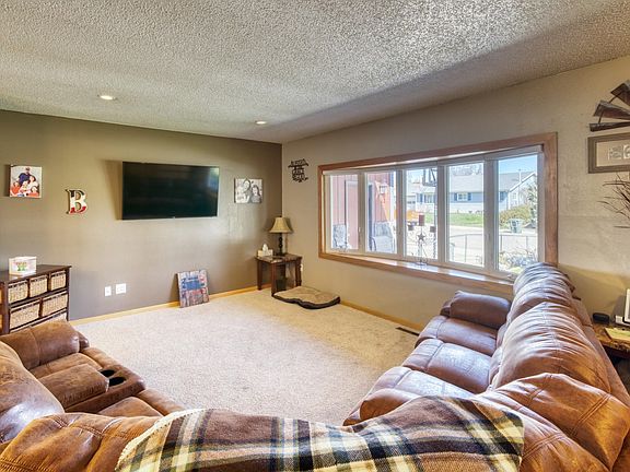 208 E Redwood St (33)