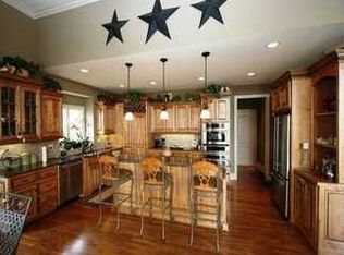 9908 Skyview Ln, Lenexa, KS 66220