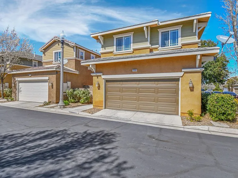 2559 Sparkling Water Ct — Photo 7