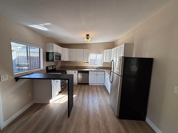 5th image of 215 S Avenue 58 #1