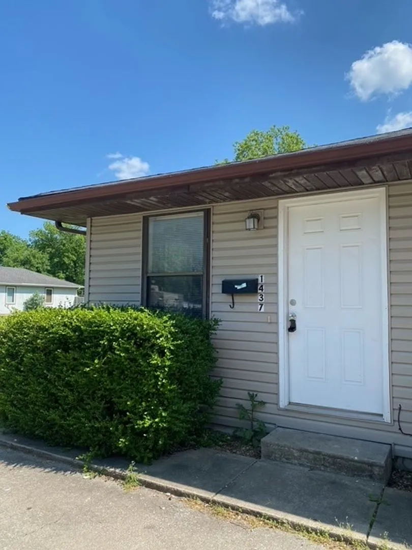 Great Duplex! 2 Bed, 1 Bath — Photo 1