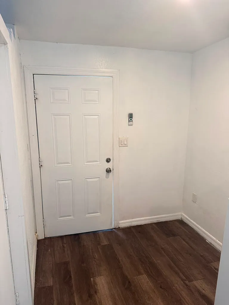 Studio, 988 sqft, $1,100 — Photo 4