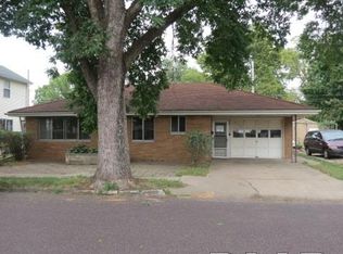 319 Catherine St, Pekin, IL 61554