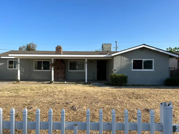 8689 E Ostler St, Selma, CA 93662