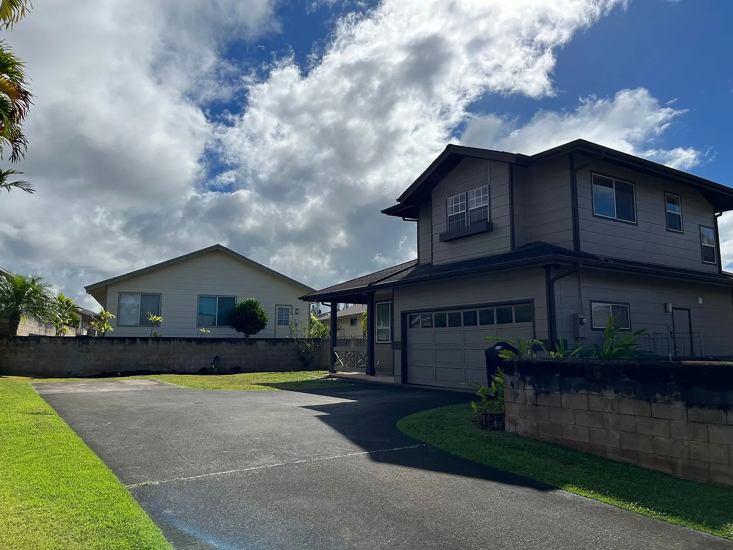 Mililani Mauka - 3 bedrooms, 2 bath House with Garage - Avail 9/8/26 — Photo 3