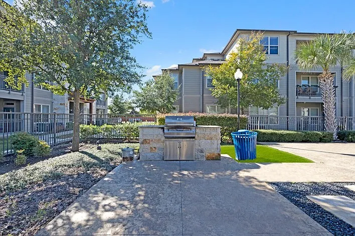 Oaks of Kyle Apartments — Photo 14