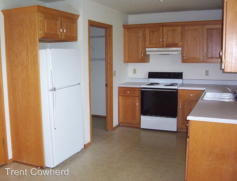 2nd image of 3086 S Overhill Ct
