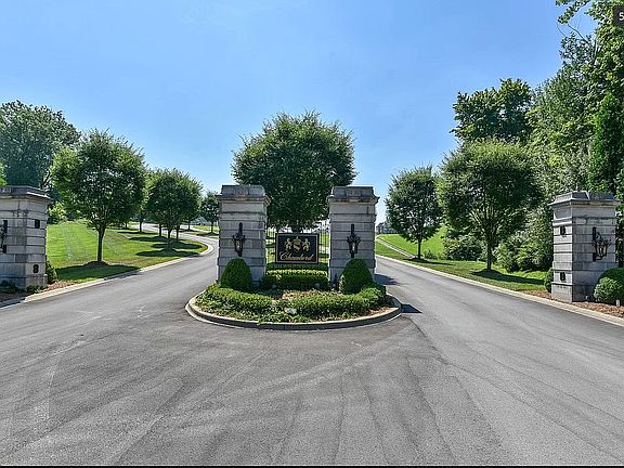 4th image of 2012 Cote De Chambord Lot 24