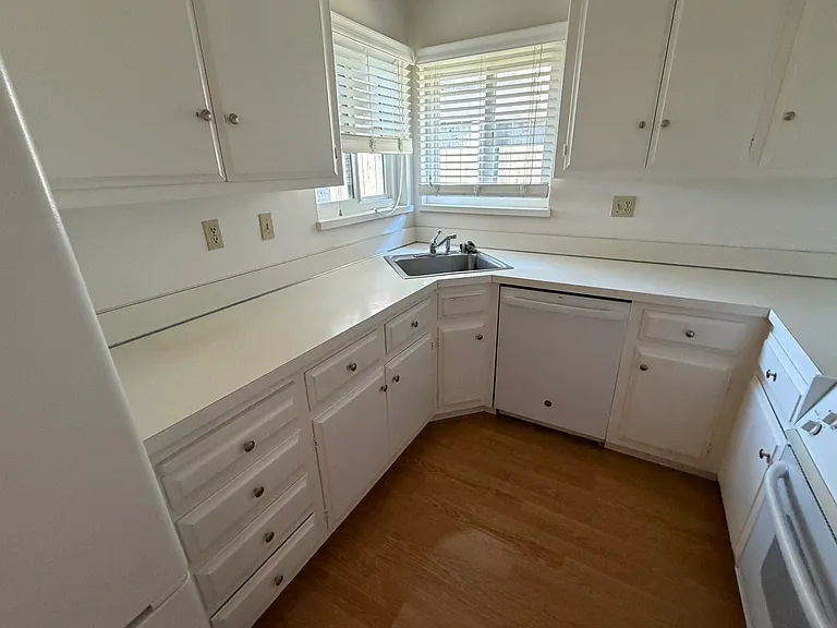 1355 Palos Verdes Dr — Photo 4