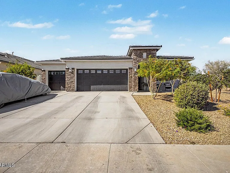 24054 W Verlea Dr — Photo 2
