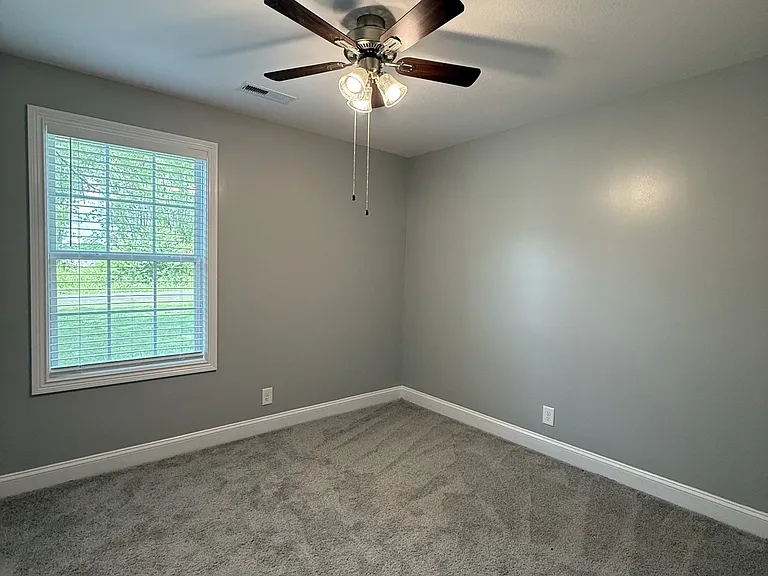 255 Illinois Ave — Photo 11