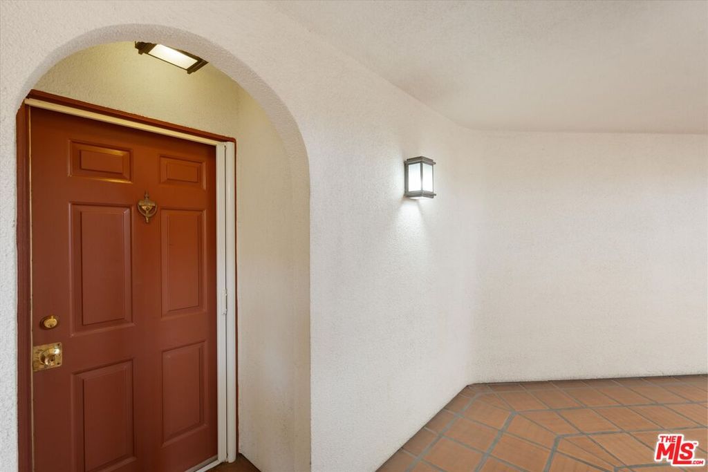 2045 4th St Unit 301B, Santa Monica, CA - View 4