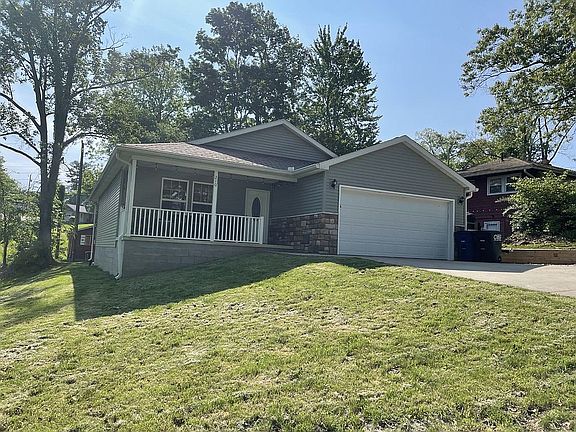 3rd image of 210 Westwood Dr