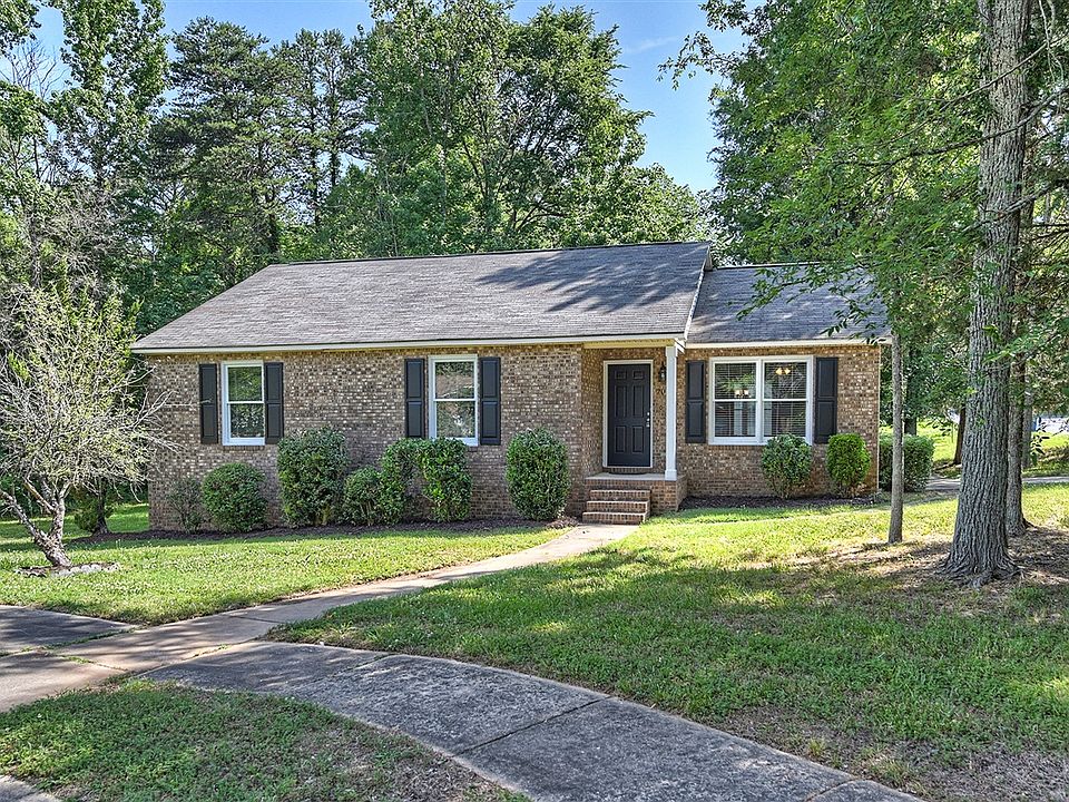 1st image of 707 Selma Burke Ln