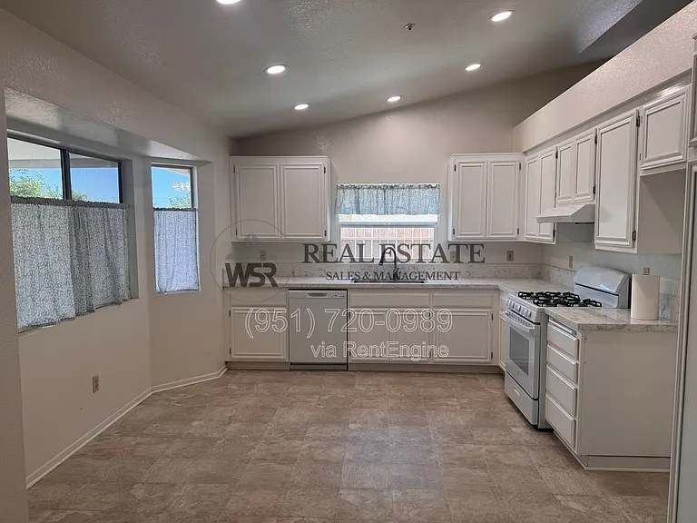 16221 Jackson Dr — Photo 6
