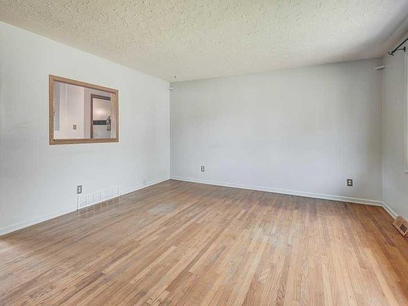 4th image of 2056 N Cottonwood Cres SE