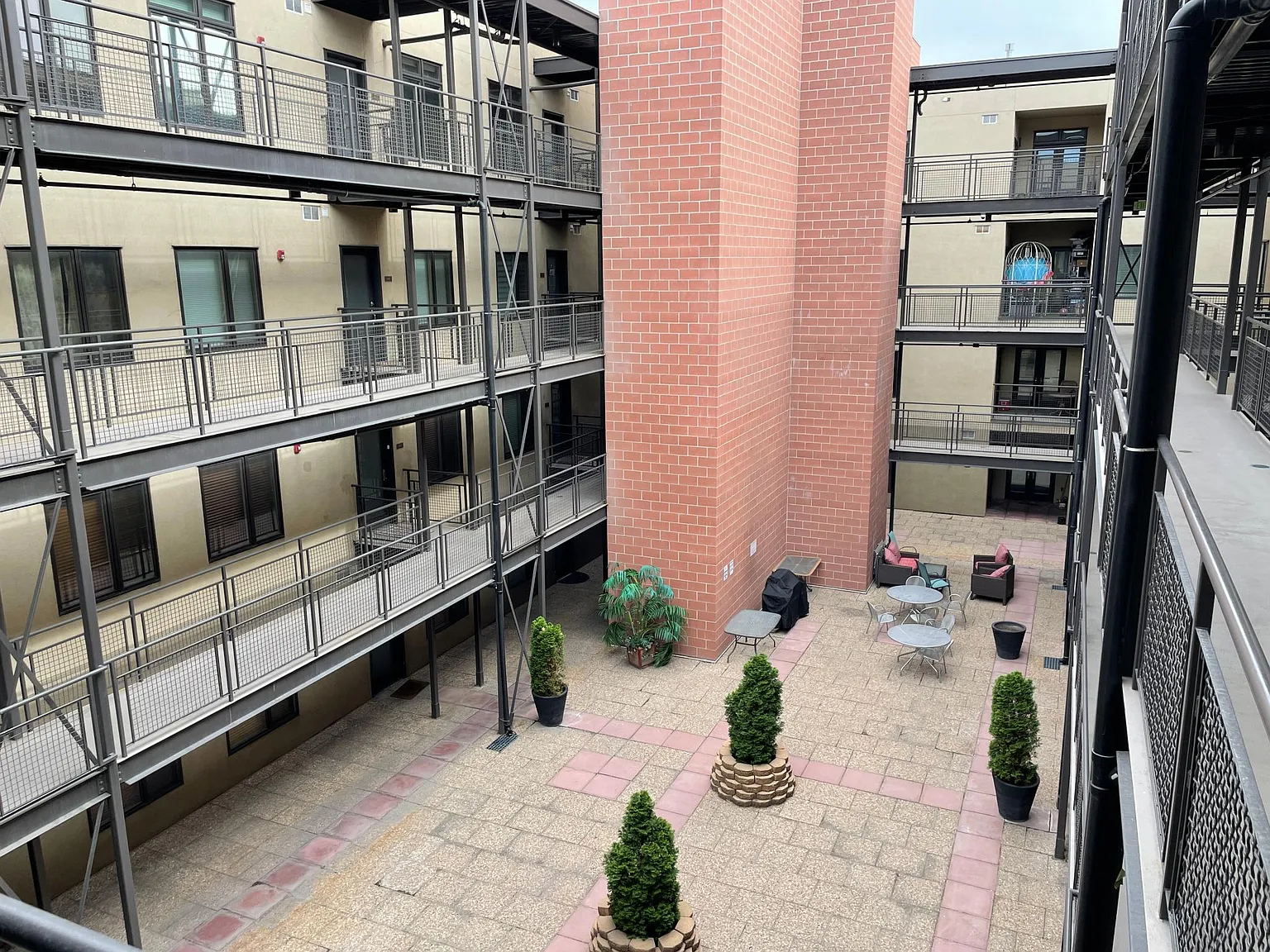 2 bed, 914 sqft, $1,600 — Photo 4