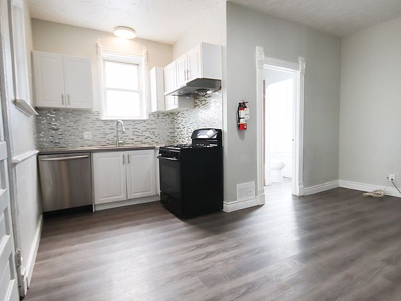 3rd image of 159 Victoria St N #B