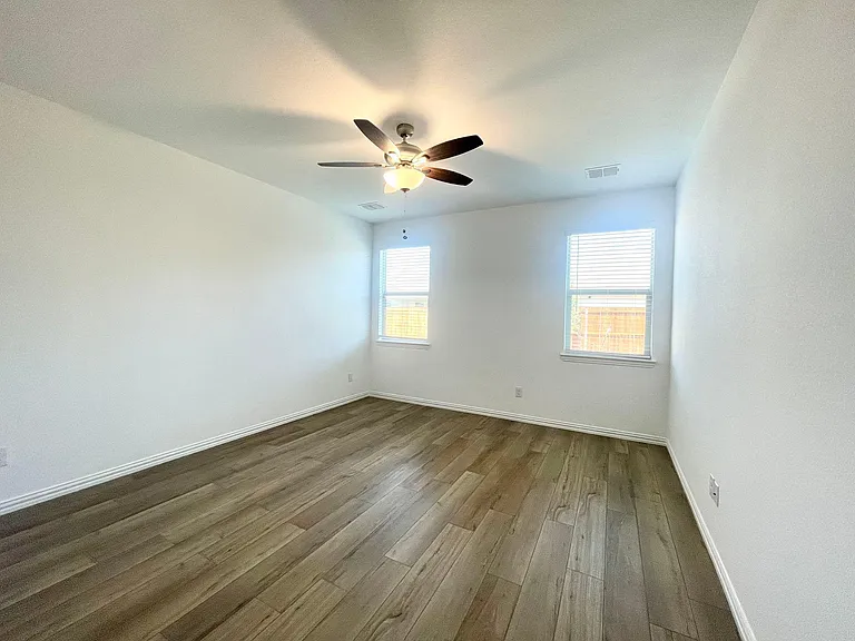1118 Mahogany Ln — Photo 10