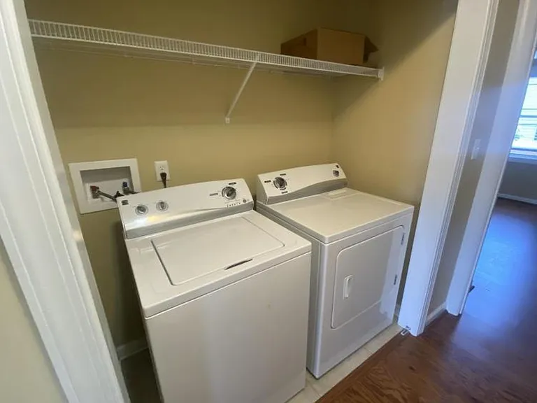 204 Capital St — Photo 7