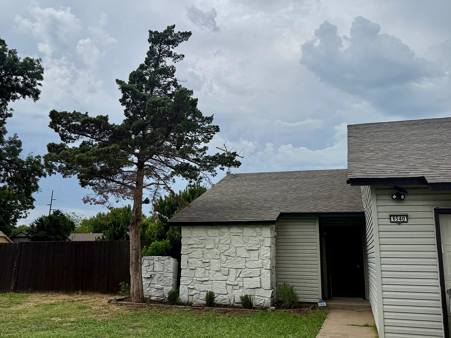 3 bed, 1235 sqft, $1,585 — Photo 1