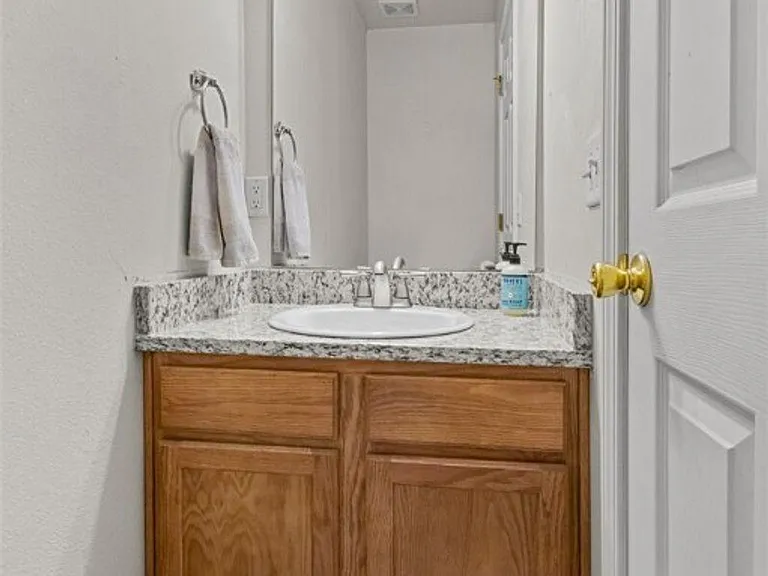 907 W Peachtree Dr — Photo 15