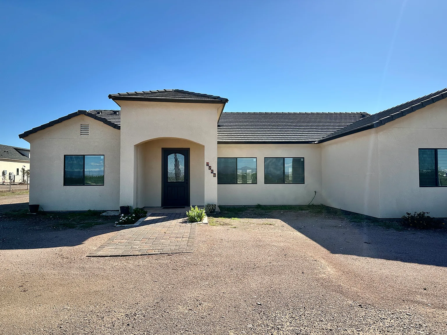 3 bed, 2063 sqft, $3,000 — Photo 2