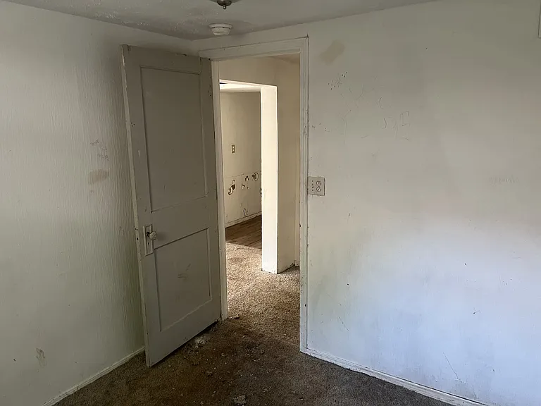 319 N G St — Photo 10