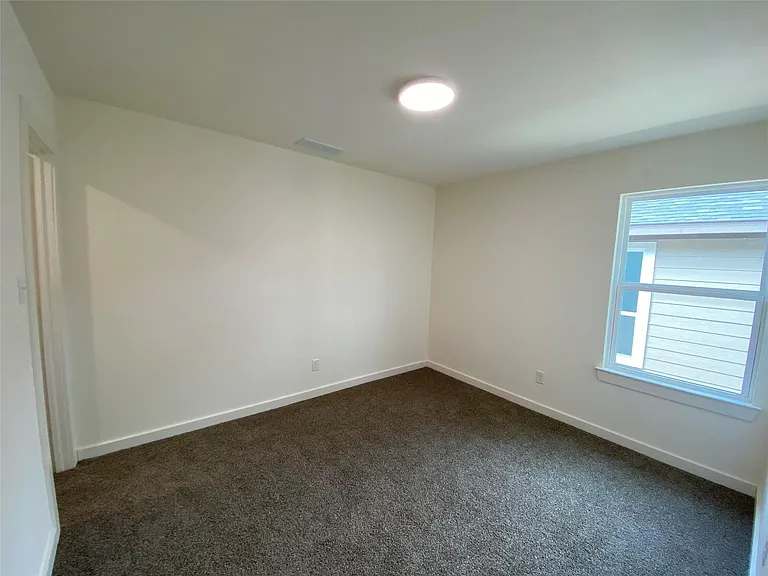 610 E Texas St — Photo 5
