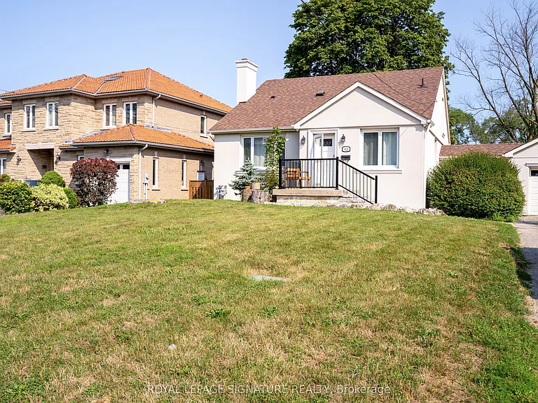 42 Kingsview Blvd — Photo 1