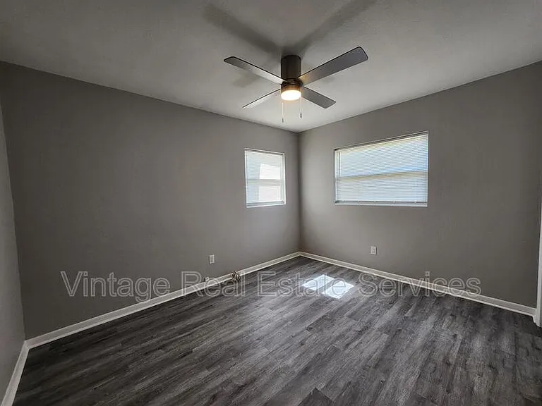 304 S Mercury Ave — Photo 11