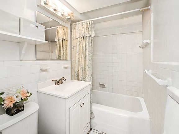 5th image of 321 E 45th St APT 14A