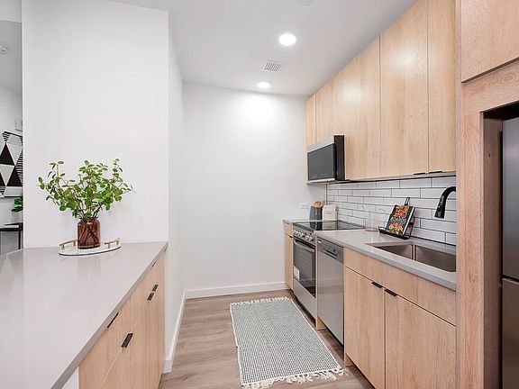 5th image of 1856 Park Ave #8A