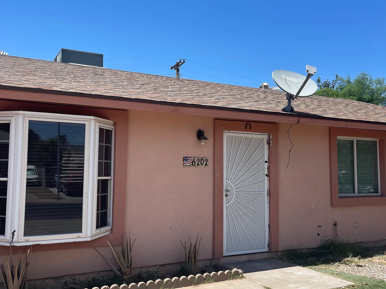 4 bed, 1305 sqft, $1,800 — Photo 1