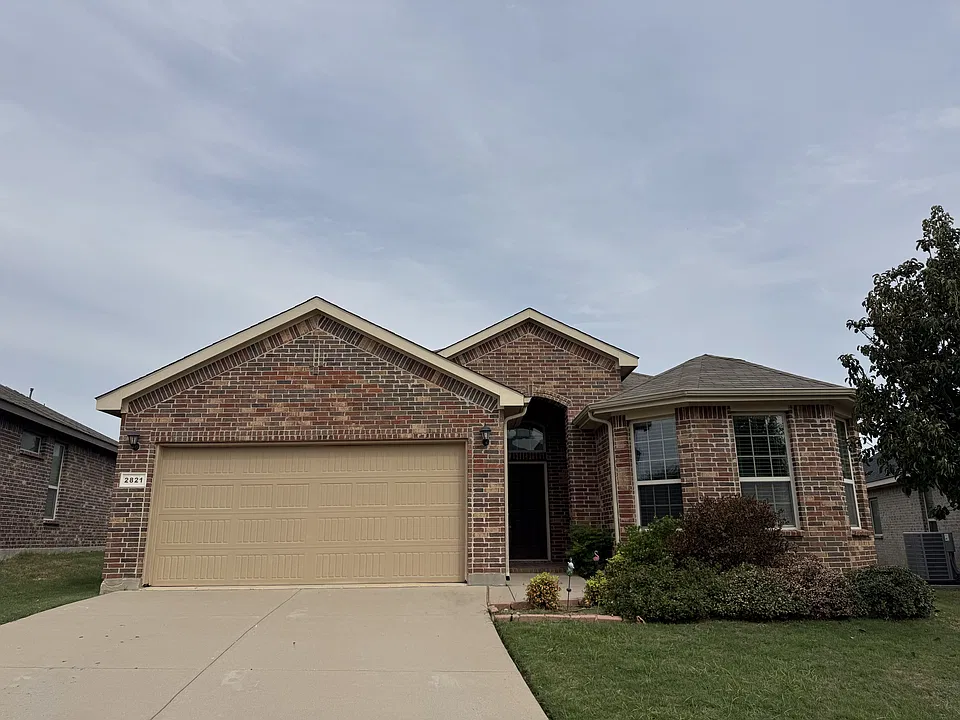 2821 Saddle Creek Dr