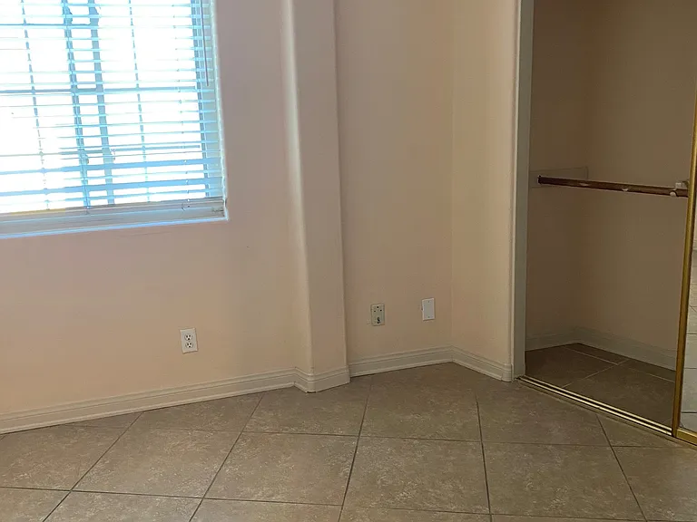 middle bedroom