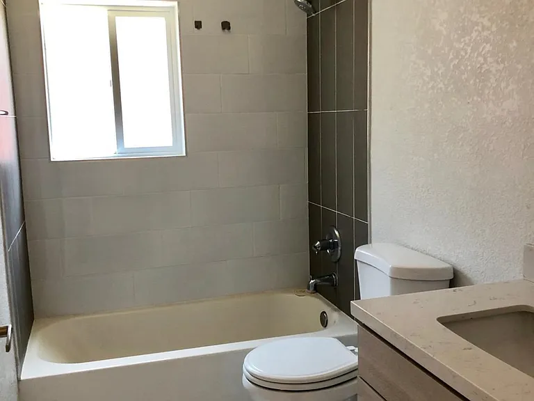 1529 Stuart St — Photo 11