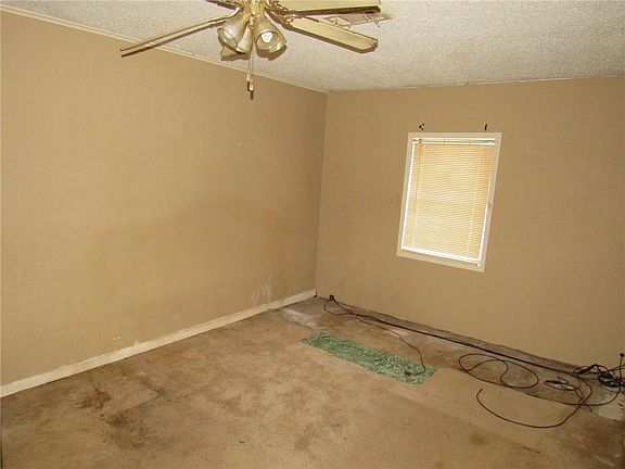 3rd image of 209 Tammye Ln
