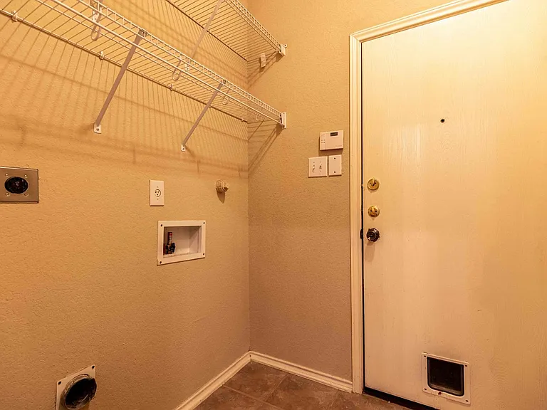 906 Ashbury Blf — Photo 24