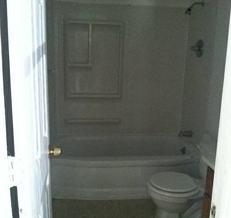 2nd image of 1517 E Streeter Ave