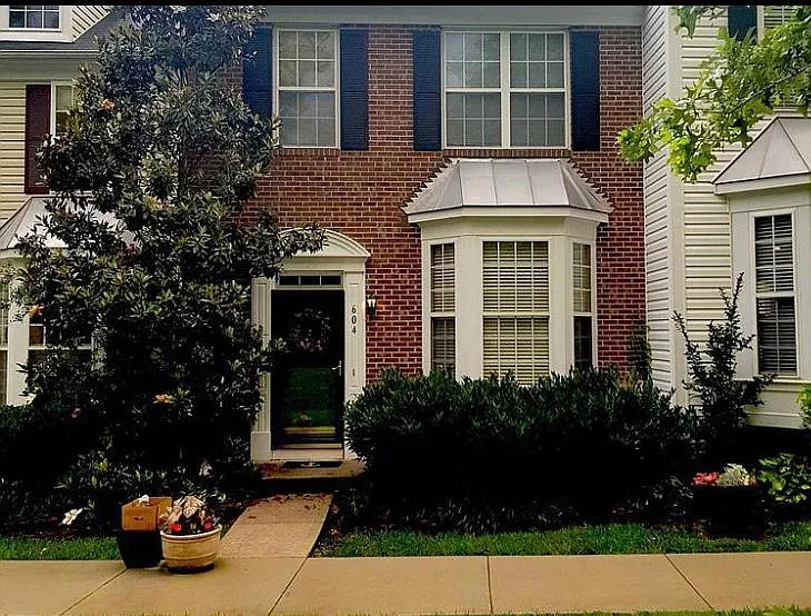 604 Samuels Way — Photo 2