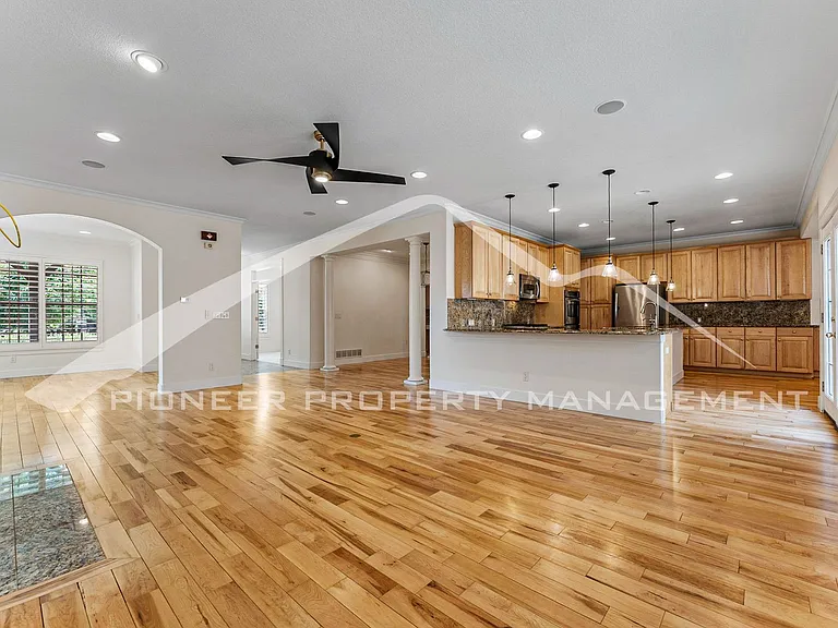 9151 E 29th Ave — Photo 9