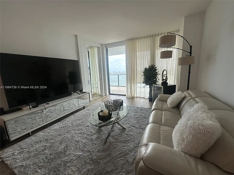 650 NE 32nd St #4205 — Photo 12