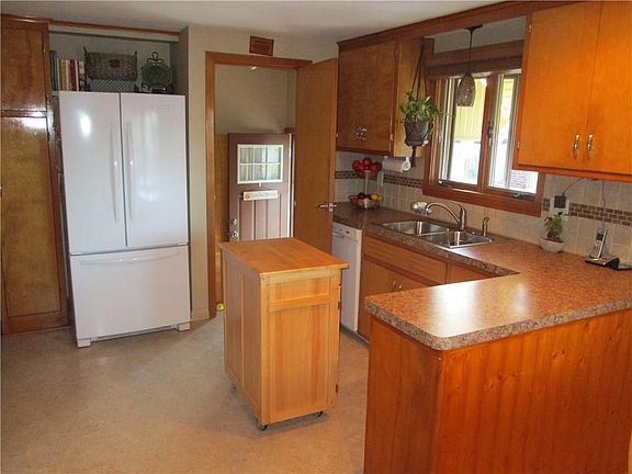 5th image of 39 Nandale Dr