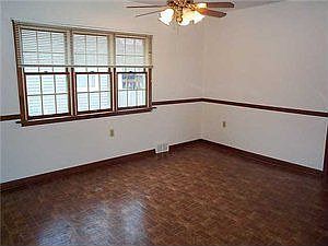 5th image of 476 Pleasant Ave